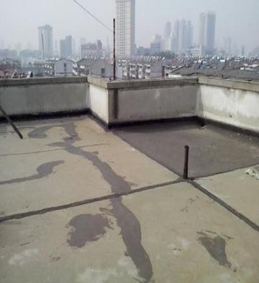莫力达漏水维修 楼顶漏水是什么原因，楼顶漏水维修方法是什么?